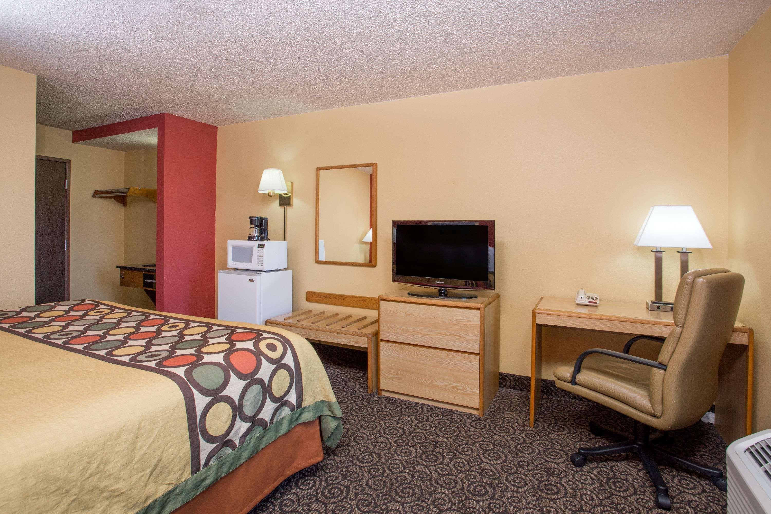 Hotel Super 8 By Wyndham Appleton Extérieur photo