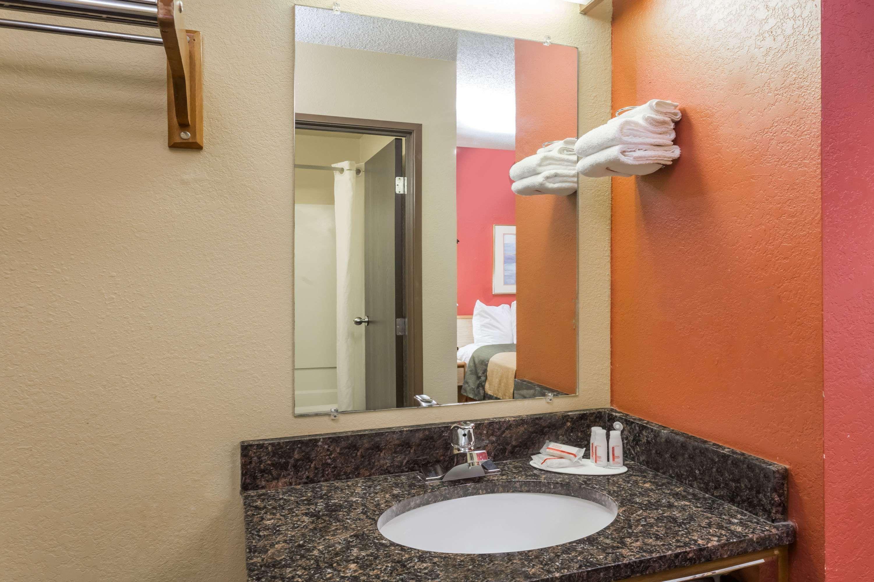 Hotel Super 8 By Wyndham Appleton Extérieur photo
