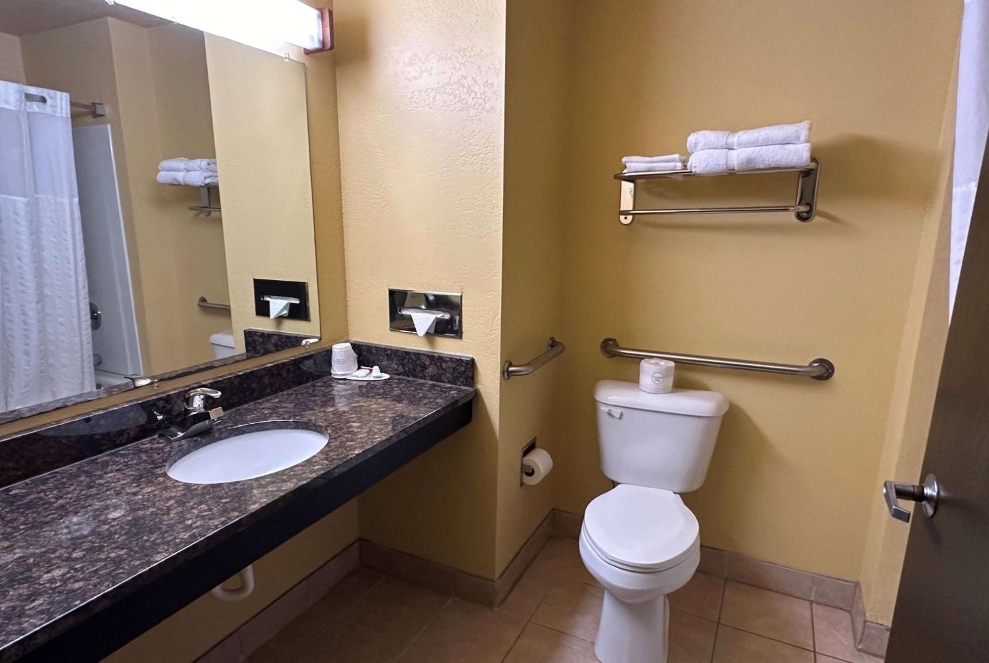Hotel Super 8 By Wyndham Appleton Extérieur photo